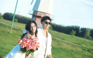 Th&acirc;n mật tr&ecirc;n s&acirc;n khấu giao thừa, nam ca sĩ bất ngờ xin lỗi - Ảnh 2.