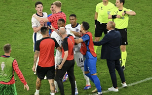 Euro 2024: Chuyên gia đọc khẩu hình tiết lộ Declan Rice lăng mạ HLV Slovakia