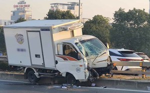 Người đàn ông nước ngoài đi xe phân khối lớn tử vong khi va chạm với ô tô trên cầu Nhật Tân - Ảnh 2.