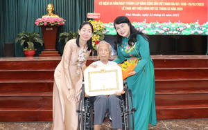 Trao Huy hiệu 75 năm tuổi Đảng cho Đảng viên 95 tuổi- Ảnh 2.