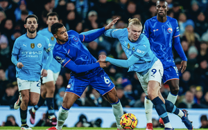 Man City ngược dòng đẳng cấp, vượt Chelsea tranh Top 4 Ngoại hạng