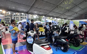 Qua thời hoàng kim, đại lý xe máy chật vật rao bán từng chiếc - Ảnh 2.