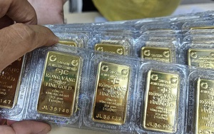Giá vàng hôm nay 23-10: Vàng thế giới giảm mạnh, áp lực bán tháo tiếp diễn - Ảnh 2.
