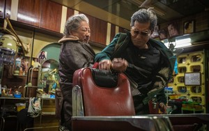 "Dương Quá" Cổ Thiên Lạc và Hồng Kim Bảo đến sân bay Tân Sơn Nhất - Ảnh 3.