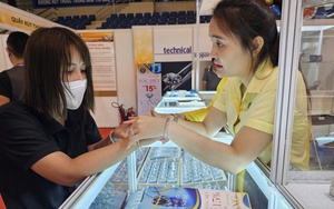 Giá vàng hôm nay 10 - 11: Tăng trở lại , nhà đầu tư tìm kiếm kênh trú ẩn an toàn - Ảnh 1.