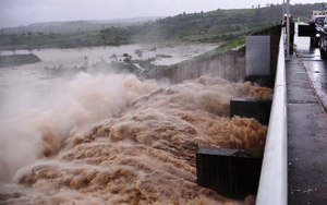 Đề nghị đ&oacute;ng cửa thủy điện g&acirc;y hậu quả xấu - Ảnh 1.