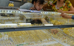 Giá vàng thế giới giảm mạnh , SJC lùi sâu về 154 triệu đồng - Ảnh 1.