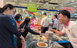 Mua sắm Tết 2026: H&agrave;ng h&oacute;a phong ph&uacute; , gi&aacute; cả hợp l&yacute; - Ảnh 3.