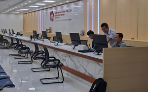 Tại Trung t&acirc;m Phục vụ h&agrave;nh ch&iacute;nh c&ocirc;ng TPHCM kh&ocirc;ng c&oacute; chuyện "để hồ sơ đ&oacute; ch&aacute;u kiểm tra sau" - Ảnh 4.