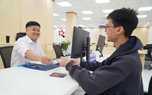 Chủ tịch UBND TPHCM đi t&agrave;u Metro đến dự lễ ra mắt Trung t&acirc;m Phục vụ h&agrave;nh ch&iacute;nh c&ocirc;ng th&agrave;nh phố - Ảnh 3.