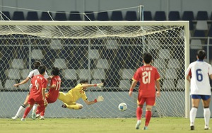 Bộ trưởng Nguyễn Văn Hùng thăm và động viên tuyển U22 Việt Nam tại SEA Games 33 - Ảnh 7.