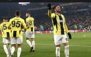 Fenerbahce đè bẹp Anderlecht, đội bóng của Mourinho bay cao Europa League