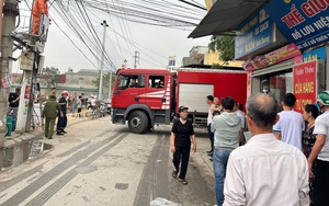 Cháy chợ Rồng, nhiều gian hàng bị thiêu rụi - Ảnh 2.