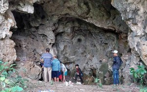 Phát hiện bộ xương người bị tảng đá đè lên trong rừng sâu ở Ninh Bình - Ảnh 2.