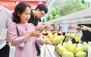 Trái cây, nông sản rớt giá mạnh - Ảnh 1.