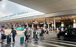 Người dân ùn ùn trở lại, vé máy bay chặng Hà Nội - TP HCM ngang giá dịp Tết - Ảnh 1.
