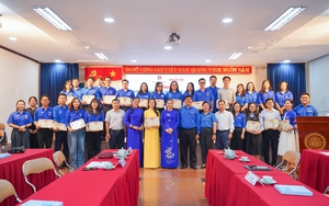 Tuyên dương 55 "Cán bộ, công chức, viên chức trẻ, giỏi, thân thiện" và 13 "Người thợ trẻ giỏi"- Ảnh 3.