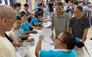 Tin vui cho người hưởng trợ gi&uacute;p x&atilde; hội ở H&agrave; Nội từ năm 2026 - Ảnh 2.