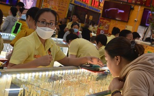 Ngược dòng thế giới, giá vàng miếng SJC lại tăng - Ảnh 1.