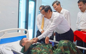 Phó Bí thư Thành ủy TP HCM Đặng Minh Thông thăm các gia đình chính sách tiêu biểu - Ảnh 1.