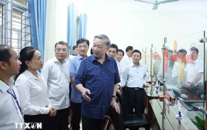 Tổng Bí thư Tô Lâm dâng hương tưởng niệm các Anh hùng, Liệt sĩ tại Điện Biên- Ảnh 2.