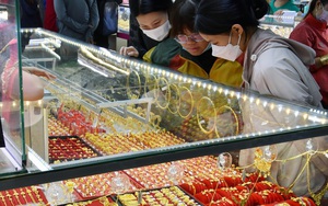 Giá vàng miếng SJC, vàng nhẫn đồng loạt giảm- Ảnh 1.