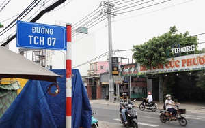 TPHCM lắp đặt biển b&aacute;o t&ecirc;n đường Phạm Khắc - Ảnh 2.