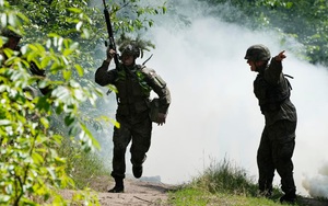 Nga "khoe" sức mạnh của tên lửa siêu thanh Kinzhal trên biển Barents- Ảnh 2.