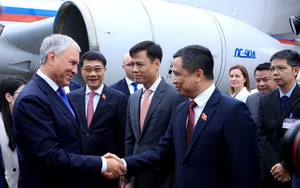 Chủ tịch Duma Quốc gia Nga thăm Bảo tàng Lịch sử Quân sự Việt Nam - Ảnh 2.