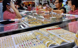 Gi&aacute; v&agrave;ng h&ocirc;m nay 12 - 1: Tăng nhanh vượt 4 . 560 USD / ounce , xu hướng t&iacute;ch cực trong năm 2026 - Ảnh 1.