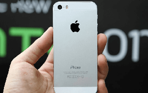 iPhone 17e vừa ra mắt đ&atilde; bị ch&ecirc; thậm tệ  - Ảnh 2.