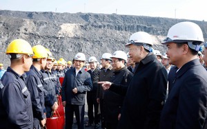 Tổng B&iacute; thư v&agrave; Thủ tướng l&agrave;m việc với Tỉnh ủy Quảng Ninh - Ảnh 2.