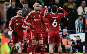 Ngoại hạng Anh n&oacute;ng bỏng với Arsenal v&agrave; Liverpool - Ảnh 2.