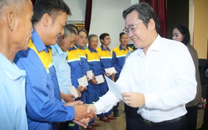 Tết n&agrave;y c&aacute;c ch&aacute;u được ăn ngon, mặc đẹp rồi! - Ảnh 2.