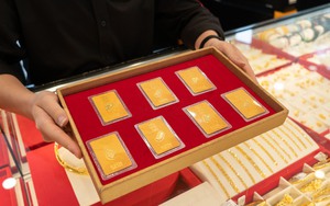 Gi&aacute; v&agrave;ng SJC giảm mạnh ng&agrave;y 13 - 2: Thị trường v&agrave;ng trong nước lao dốc - Ảnh 1.