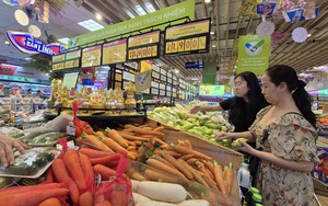 Chợ 29 Tết 2026: H&agrave;ng h&oacute;a khan hiếm , si&ecirc;u thị mở cửa đến 20 giờ đ&ecirc;m - Ảnh 2.