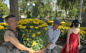 Chợ 29 Tết 2026: H&agrave;ng h&oacute;a khan hiếm , si&ecirc;u thị mở cửa đến 20 giờ đ&ecirc;m - Ảnh 1.