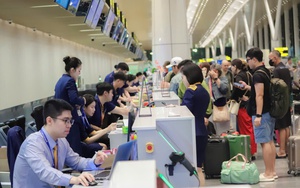 V&eacute; m&aacute;y bay Tết 2026 từ TPHCM đi H&agrave; Nội giảm gi&aacute; bất ngờ trong ng&agrave;y m&ugrave;ng 1 Tết - Ảnh 1.