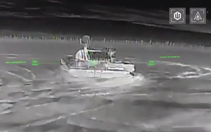 Ukraine siết trừng phạt "hạm đội b&oacute;ng tối", dồn dập tấn c&ocirc;ng kh&iacute; t&agrave;i Nga - Ảnh 2.