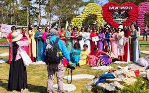 Du kh&aacute;ch thong thả rời Đ&agrave; Lạt sau k&igrave; nghỉ Tết - Ảnh 11.