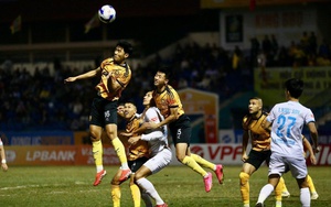 V-League 2025-2026: Đ&aacute; b&oacute;ng bằng đam m&ecirc; liệu c&oacute; trụ hạng?  - Ảnh 6.