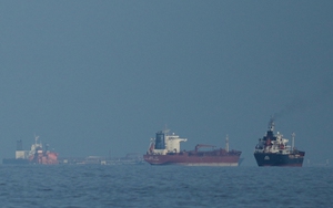 Iran lần đầu ti&ecirc;n ph&oacute;ng &ldquo;t&ecirc;n lửa khi&ecirc;u vũ&rdquo; tấn c&ocirc;ng Mỹ - Israel - Ảnh 2.