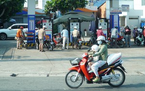 Chỉ đạo của Chủ tịch UBND TPHCM li&ecirc;n quan đến t&igrave;nh h&igrave;nh biến động gia xăng dầu - Ảnh 2.