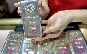 Gi&aacute; bạc h&ocirc;m nay 19 - 3: Lao dốc mạnh khi gi&aacute; v&agrave;ng v&agrave; USD tăng cao - Ảnh 1.