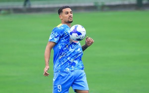 Ho&agrave;ng H&ecirc;n sắm vai "người h&ugrave;ng" trong trận thắng đậm của CLB H&agrave; Nội - Ảnh 1.