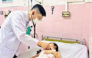 TPHCM: Tạm ngưng cơ sở cung cấp suất ăn sau vụ nhiều học sinh nghi ngộ độc - Ảnh 1.