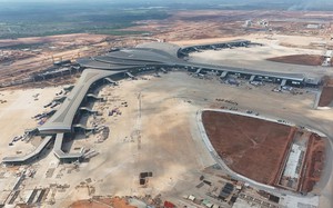 Chuyển 90% chuyến bay quốc tế từ T&acirc;n Sơn Nhất về s&acirc;n bay Long Th&agrave;nh v&agrave;o năm 2027 l&agrave; qu&aacute; tham vọng! - Ảnh 2.