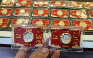 Gi&aacute; v&agrave;ng h&ocirc;m nay 26 - 4: Xu hướng Kh&oacute; đo&aacute;n khi v&agrave;ng giảm xuống thấp nhất 3 tuần - Ảnh 1.