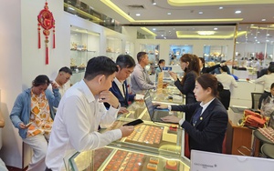 Gi&aacute; v&agrave;ng SJC giảm mạnh , người mua lỗ lớn trong th&aacute;ng 4 năm 2026 - Ảnh 1.