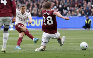 Pep Guardiola "b&ugrave;ng nổ" v&igrave; VAR sau tranh c&atilde;i trận Arsenal - West Ham - Ảnh 7.